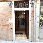 Гостевой дом Alloggi Ss Giovanni E Paolo Венеция