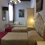 Гостевой дом Alloggi Ss Giovanni E Paolo 3*