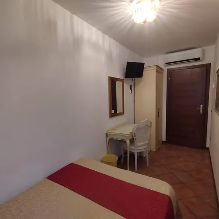 Alloggi Ss Giovanni E Paolo Гостевой дом 3*