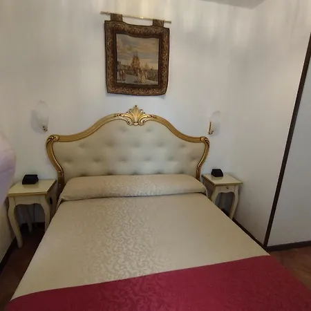 Alloggi Ss Giovanni E Paolo Pensionat 2*