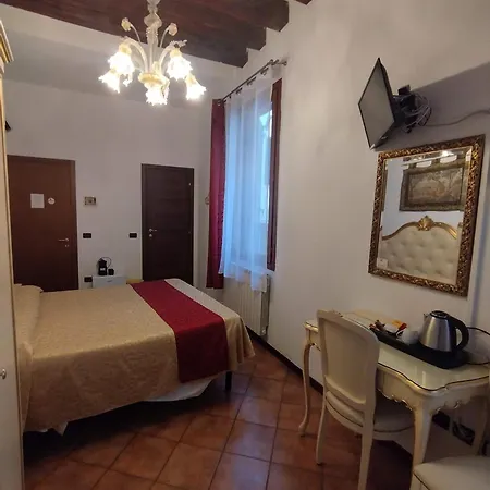 Pensionat Alloggi Ss Giovanni E Paolo 2*