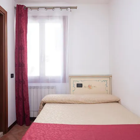 Alloggi Ss Giovanni E Paolo 3*