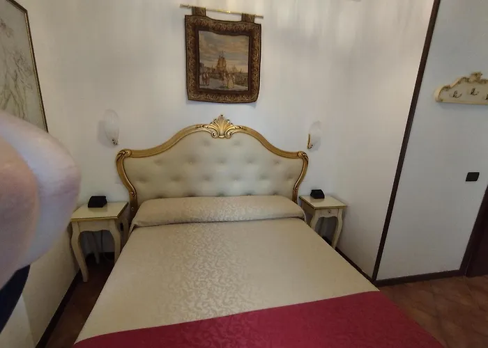 Alloggi Ss Giovanni E Paolo Vendégház 3*