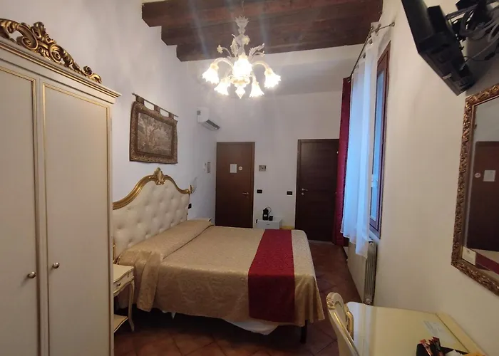 Alloggi Ss Giovanni E Paolo Vendégház 3*