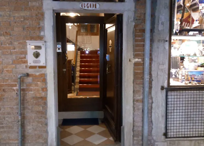 Alloggi Ss Giovanni E Paolo 3*