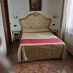 Guest house Alloggi Ss Giovanni E Paolo 3*
