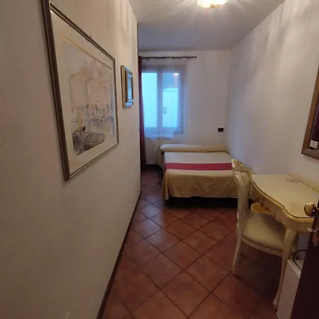 بيت ضيافة Alloggi Ss Giovanni E Paolo البندقية