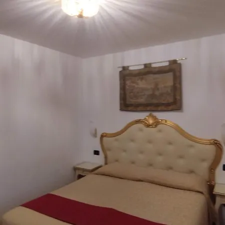 Alloggi Ss Giovanni E Paolo 3*
