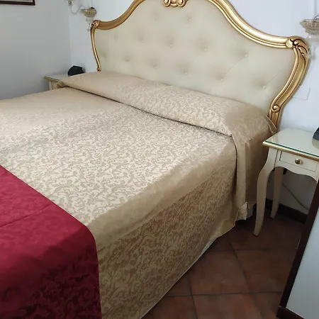 Гостевой дом Alloggi Ss Giovanni E Paolo 3*