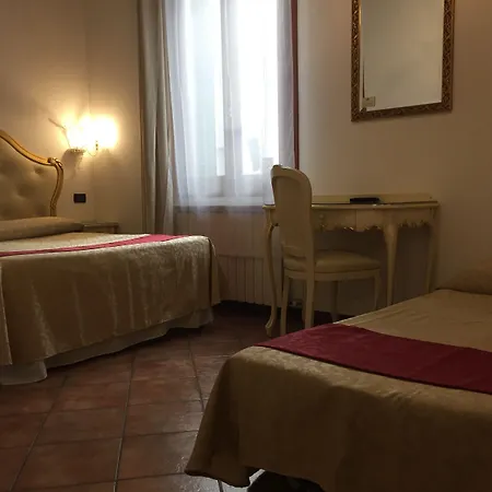 Alloggi Ss Giovanni E Paolo بيت ضيافة 3*