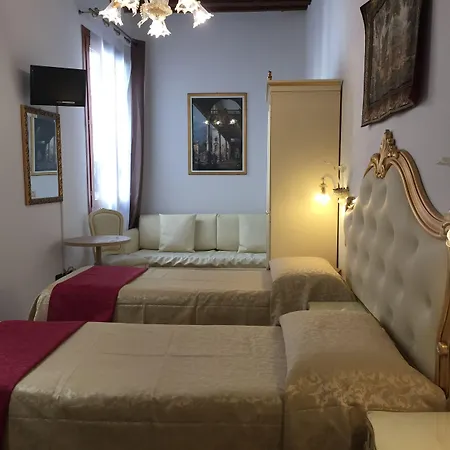 Гостевой дом Alloggi Ss Giovanni E Paolo 3*