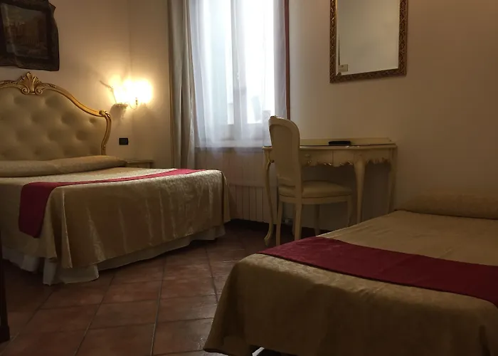 Alloggi Ss Giovanni E Paolo Pensión 3*